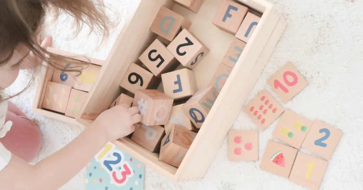 Ordnung nach Montessori-Prinzipien – wie die richtige Aufbewahrung die Selbstständigkeit von Kindern fördert